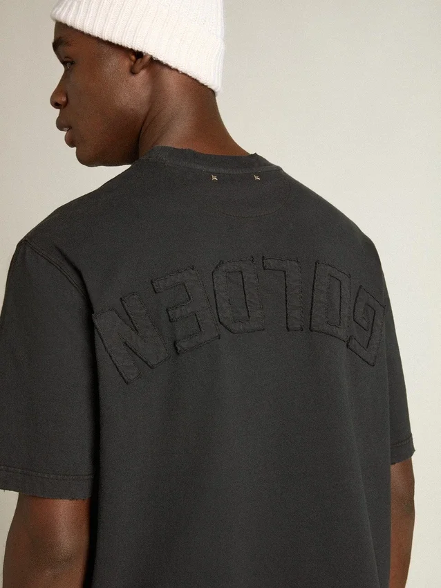 T-shirt in nero lavato con logo rovesciato sul retro - Capsule Jersey