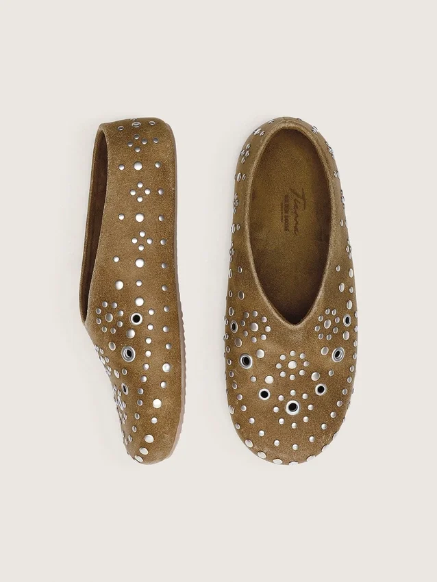 Tierra da donna in pelle scamosciata color kaki con borchie argentate