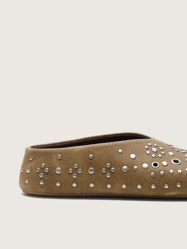 Tierra da donna in pelle scamosciata color kaki con borchie argentate