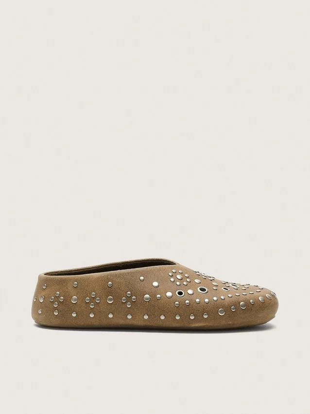 Tierra da uomo in pelle scamosciata color kaki con borchie argentate