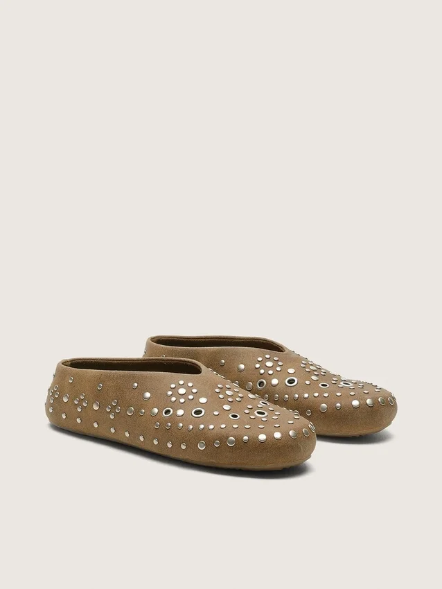 Tierra da uomo in pelle scamosciata color kaki con borchie argentate