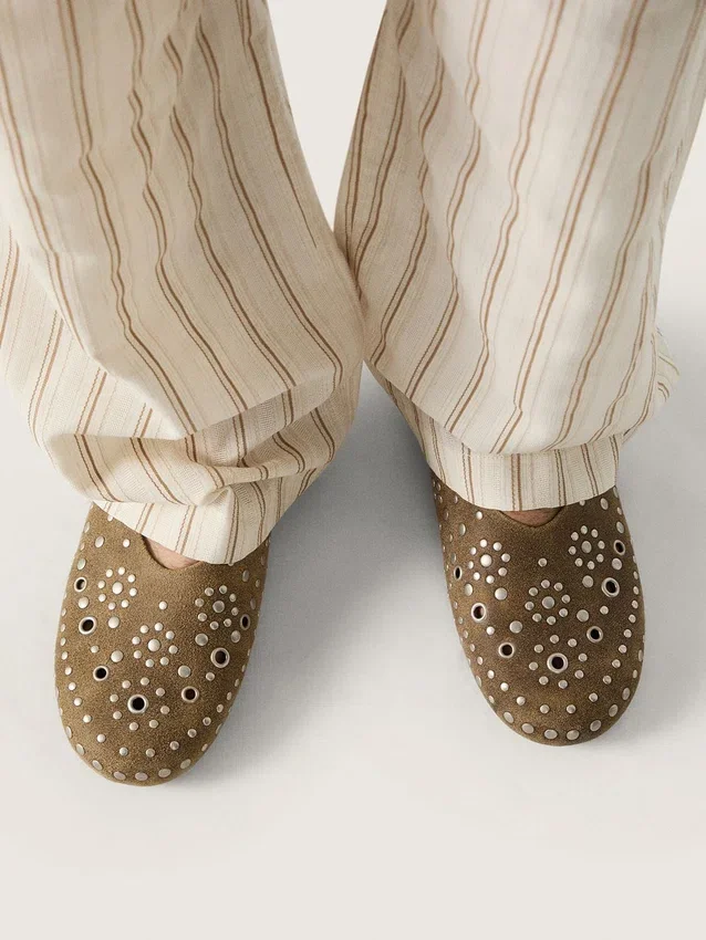 Tierra da uomo in pelle scamosciata color kaki con borchie argentate