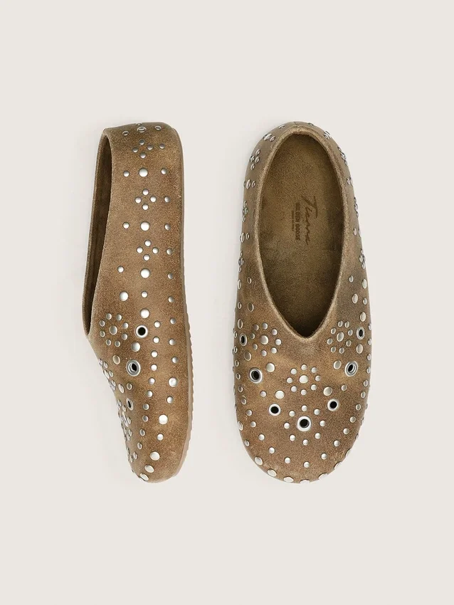 Tierra da uomo in pelle scamosciata color kaki con borchie argentate