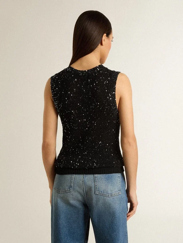 Top in maglia a rete nera con paillettes e dettagli a contrasto