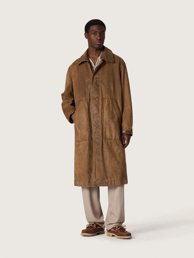 Trench unisex in twill cerato marrone con dettagli in pelle