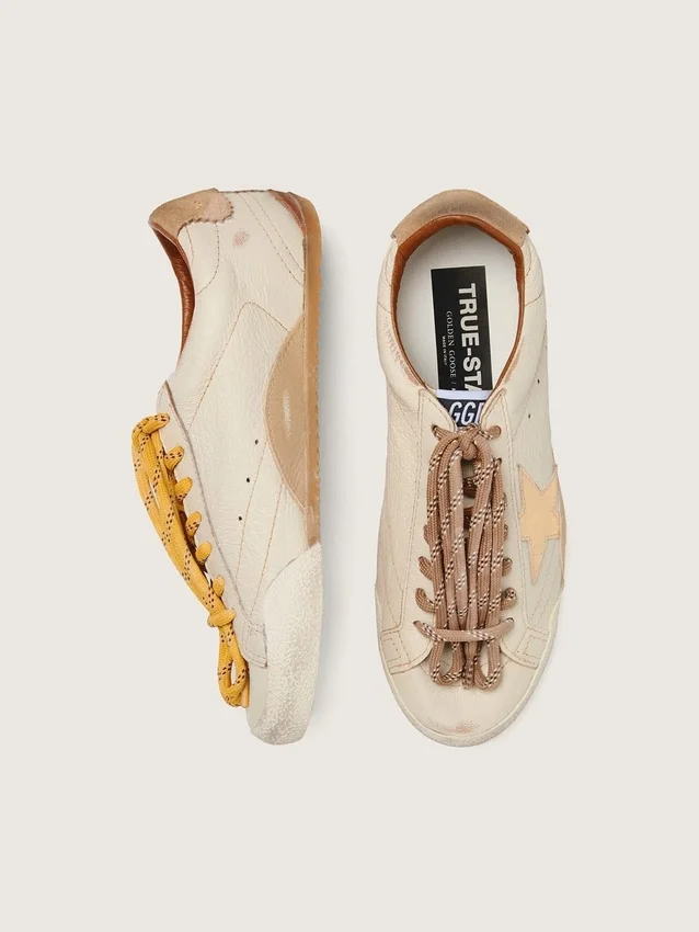 True-Star da donna in pelle nappa bianca con stella dorata e linguetta sul tallone in pelle scamosciata beige