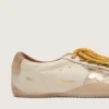 True-Star da donna in pelle nappa bianca con stella dorata e linguetta sul tallone in pelle scamosciata beige