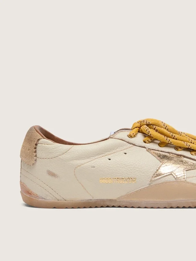 True-Star da donna in pelle nappa bianca con stella dorata e linguetta sul tallone in pelle scamosciata beige