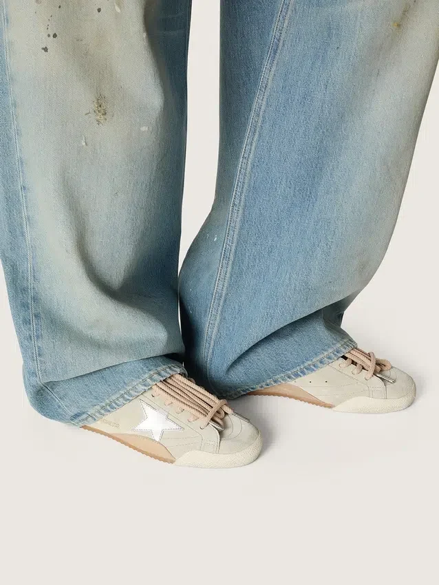 True-Star da donna in pelle scamosciata grigio chiaro con stella argentata metallizzata e linguetta sul tallone
