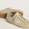 V-Star da donna in pelle scamosciata grigio ghiaccio con stella in pelle bianca e ricami floreali