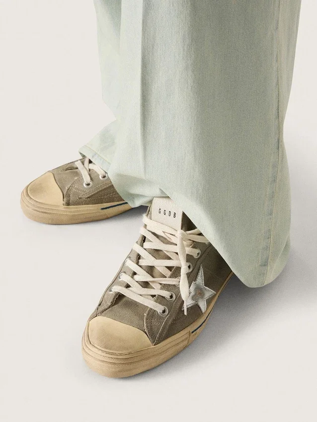 V-Star da uomo in pelle scamosciata grigio tortora con stella in pelle metallizzata argento