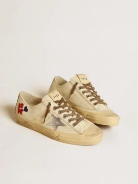 V-Star in nappa color ecru con stella in nappa argentata e ricamo con perline