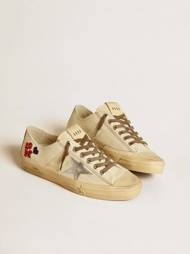 V-Star in nappa color ecru con stella in nappa argentata e ricamo con perline