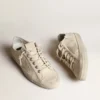 V-Star in tela color crema chiaro con stella in pelle bianco latte
