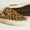 VCE Penstar da donna in pelle di pony con stampa leopardata e linguetta sul tallone in pelle nera