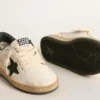 Young Ball Star in pelle bianca con stella in pelle scamosciata verde