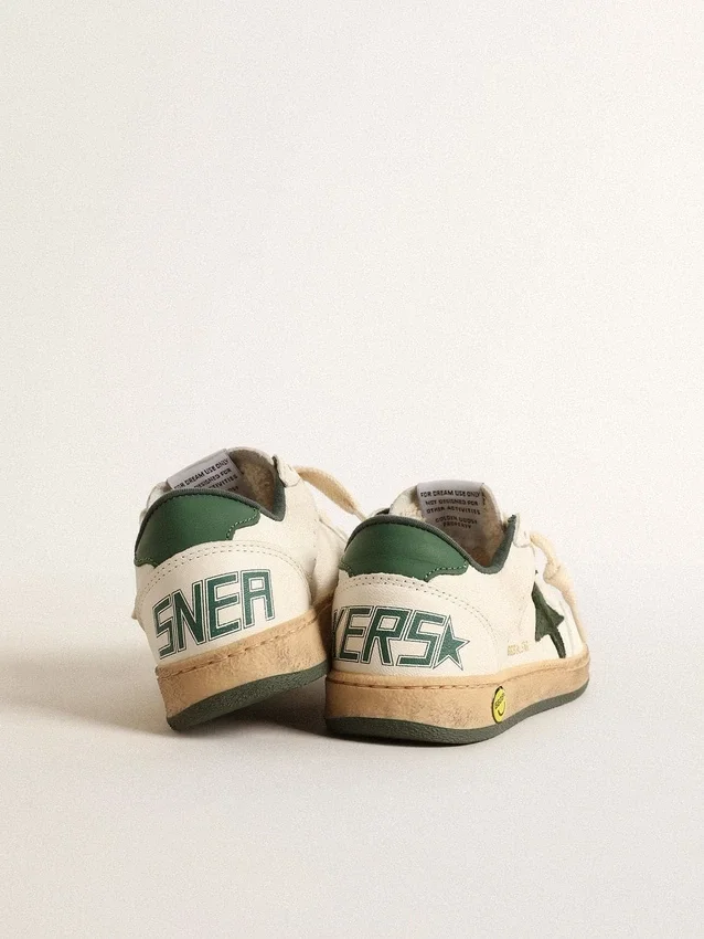 Young Ball Star in pelle bianca con stella in pelle scamosciata verde