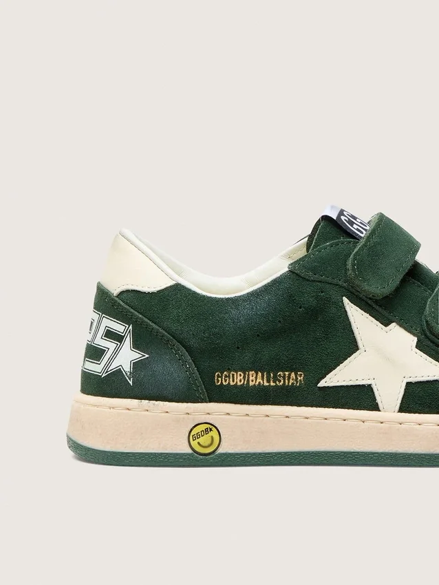 Young Ball Star in pelle scamosciata verde bosco con stella e linguetta sul tallone in pelle color crema