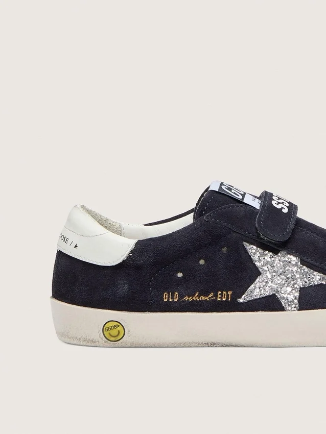 Young Old School in camoscio blu con stella glitterata argento e linguetta sul tallone in pelle bianca