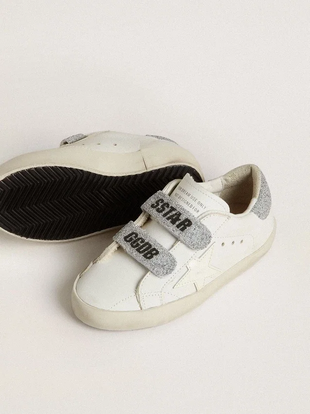 Young Old School in pelle bianca con linguetta sul tallone e cinturini con cristalli Swarovski argentati