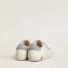 Young Old School in pelle bianca con linguetta sul tallone e cinturini con cristalli Swarovski argentati