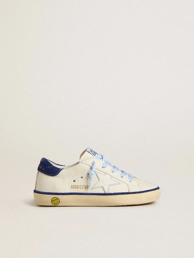 Young Super-Star in pelle bianca con linguetta sul tallone in camoscio blu