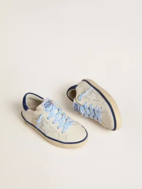 Young Super-Star in pelle bianca con linguetta sul tallone in camoscio blu