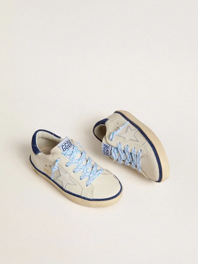 Young Super-Star in pelle bianca con linguetta sul tallone in camoscio blu