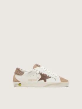 Young Super-Star in pelle bianca con stella in pelle scamosciata grigio scuro e inserti in pelle scamosciata beige