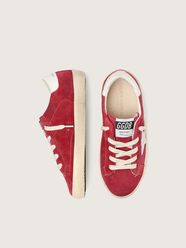 Young Super-Star in pelle scamosciata rossa con stella in pelle bianca e linguetta sul tallone